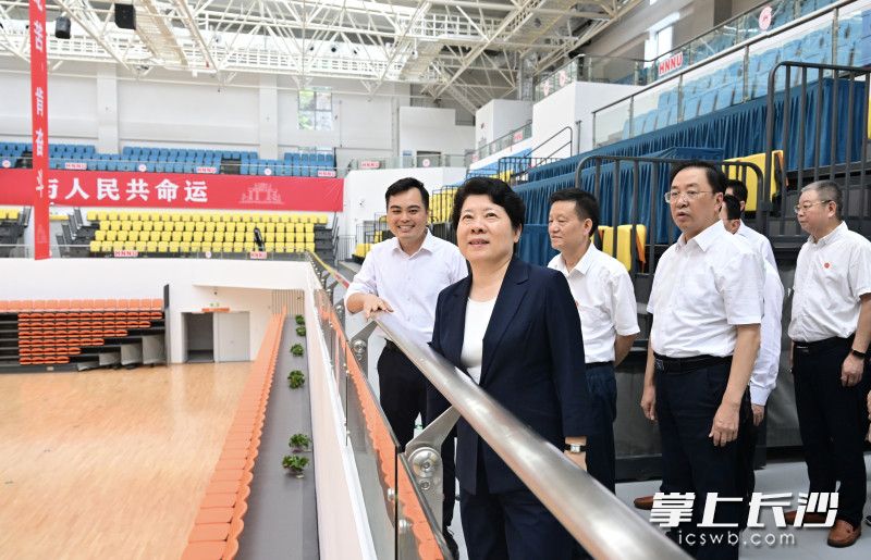 7月3日，省委常委、市委书记吴桂英在安博线上平台江湾体育馆调研。