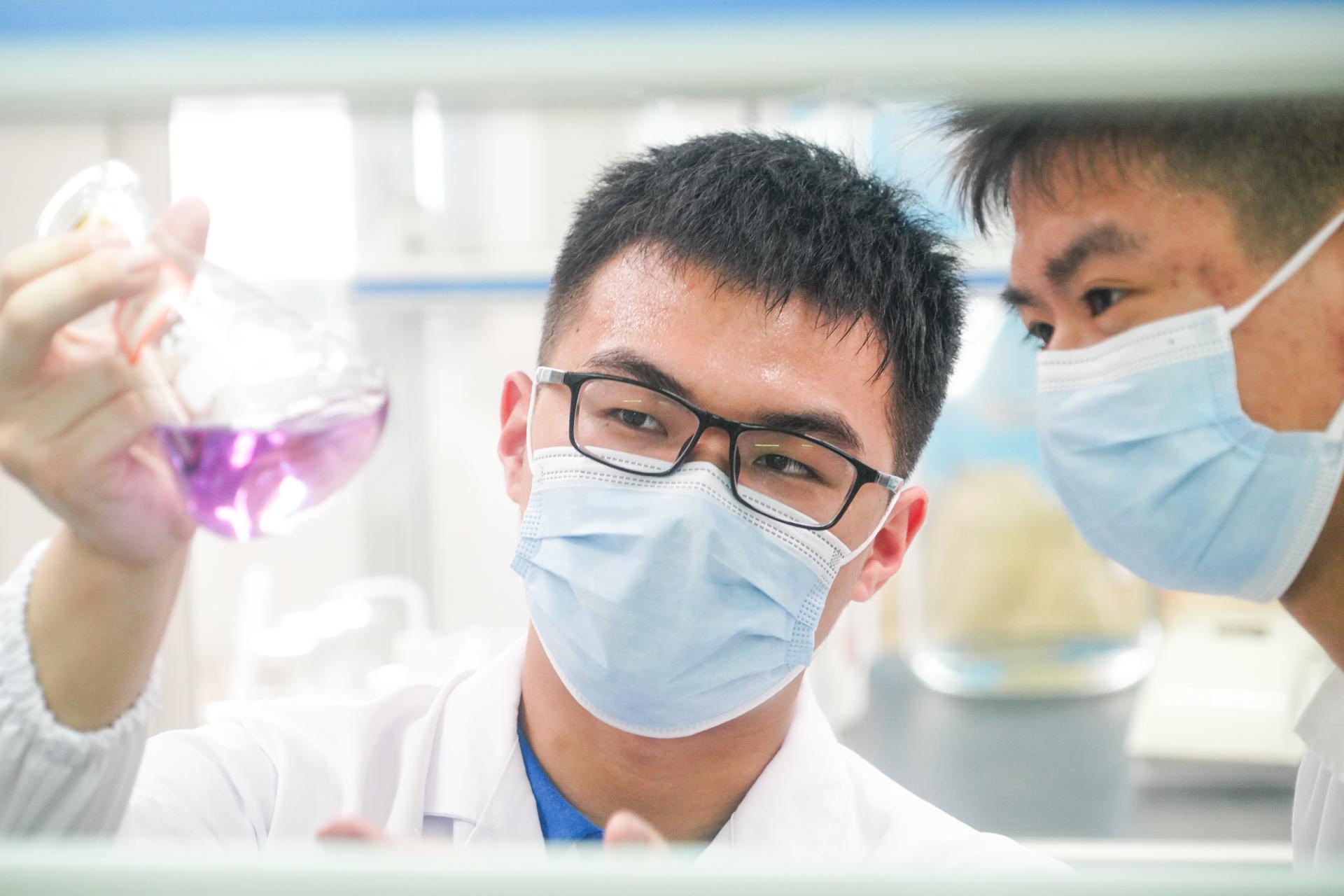 世界第二,湖南师大附中学子强势拿下国际化学奥林匹克竞赛金牌 世界第二,湖南师大附中学子强势拿下国际化学奥林匹克竞赛金牌