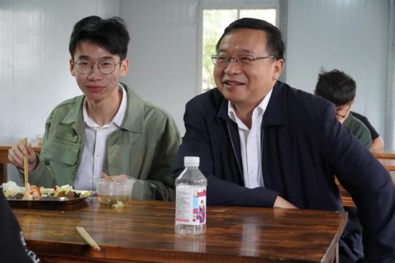 想学生之所想,他们真心真情办实事解难题 想学生之所想,他们真心真情办实事解难题